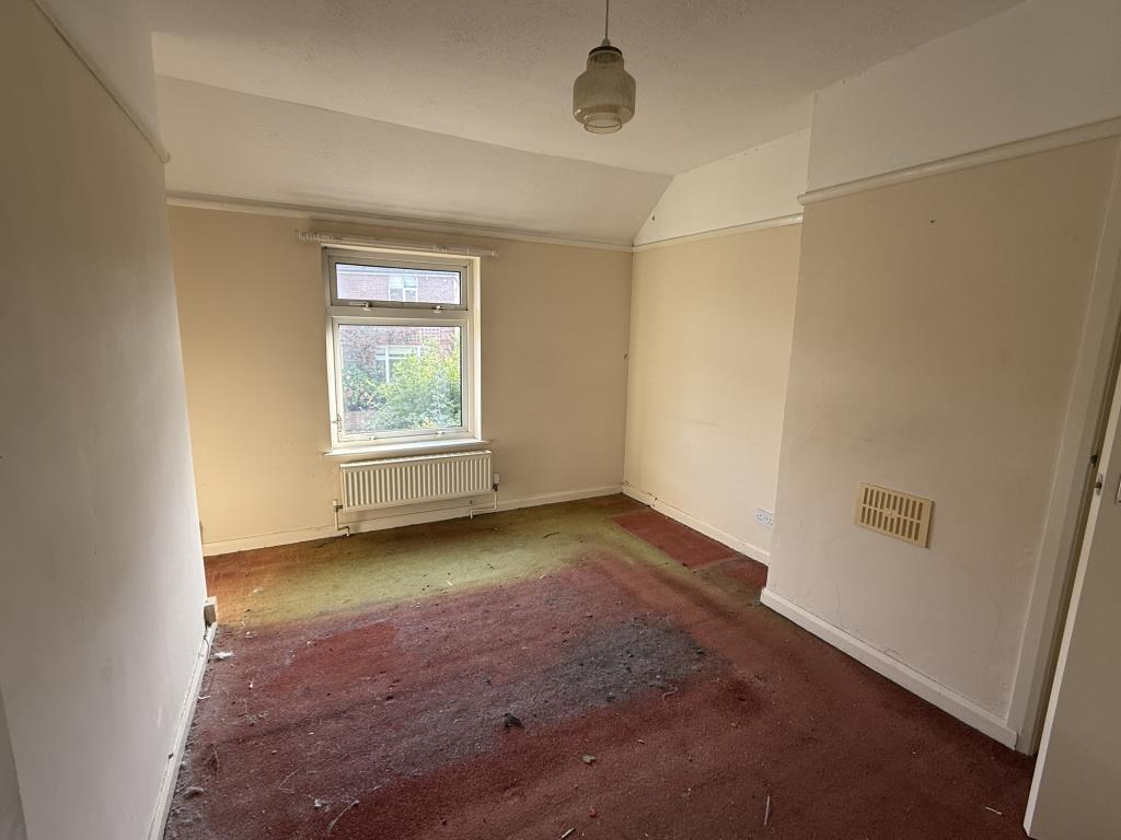 Lot: 129 - HOUSE IN NEED OF IMPROVEMENT - Bedroom 1 in House in Need of Improvement